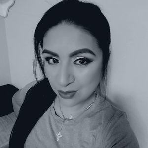 Meet your Posher, Elvia